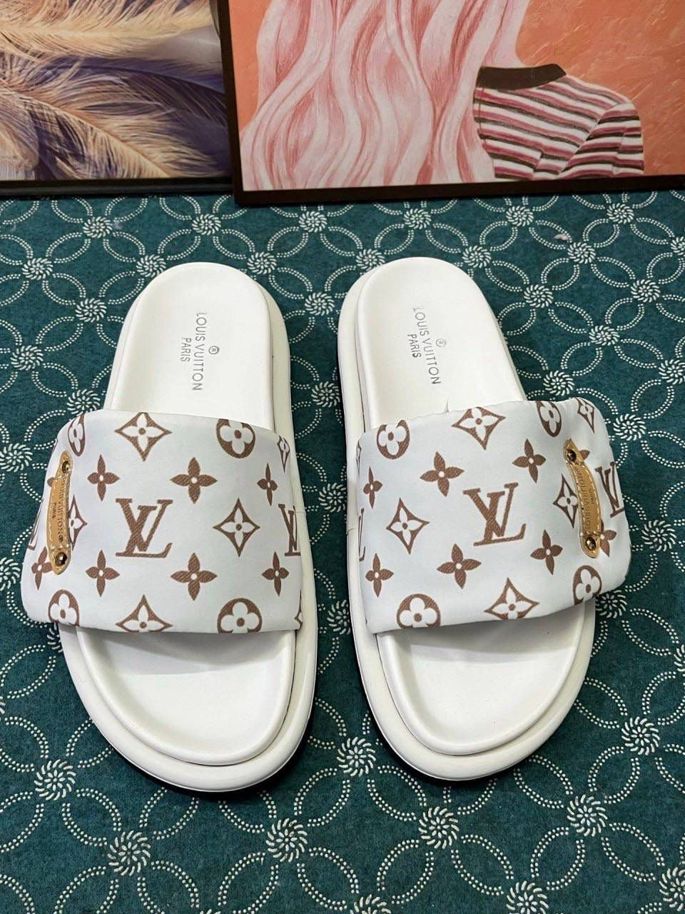 LV sandal sliders