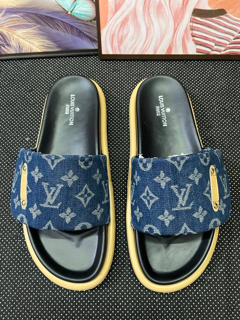 LV sandal sliders