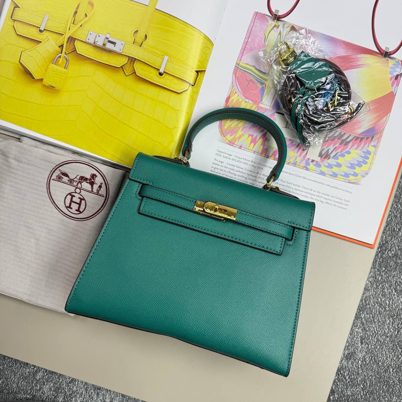 Multi-colour H handbags