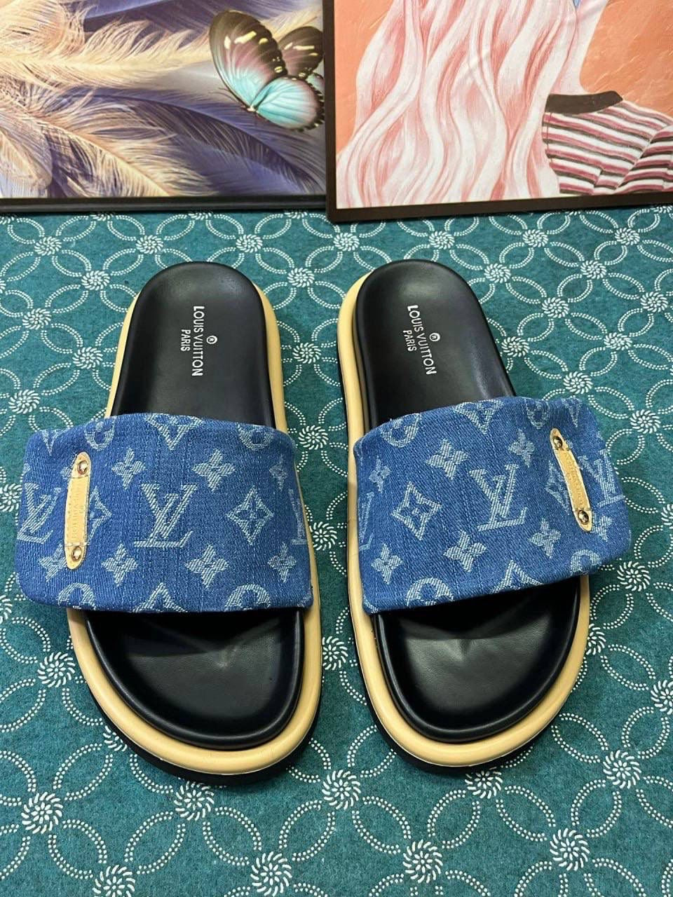 LV sandal sliders