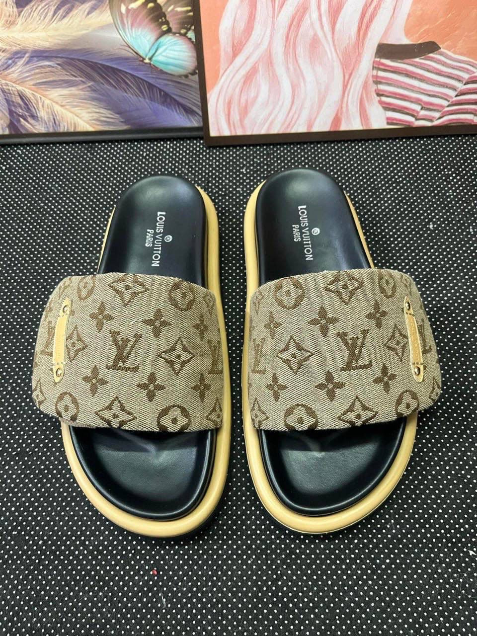 LV sandal sliders
