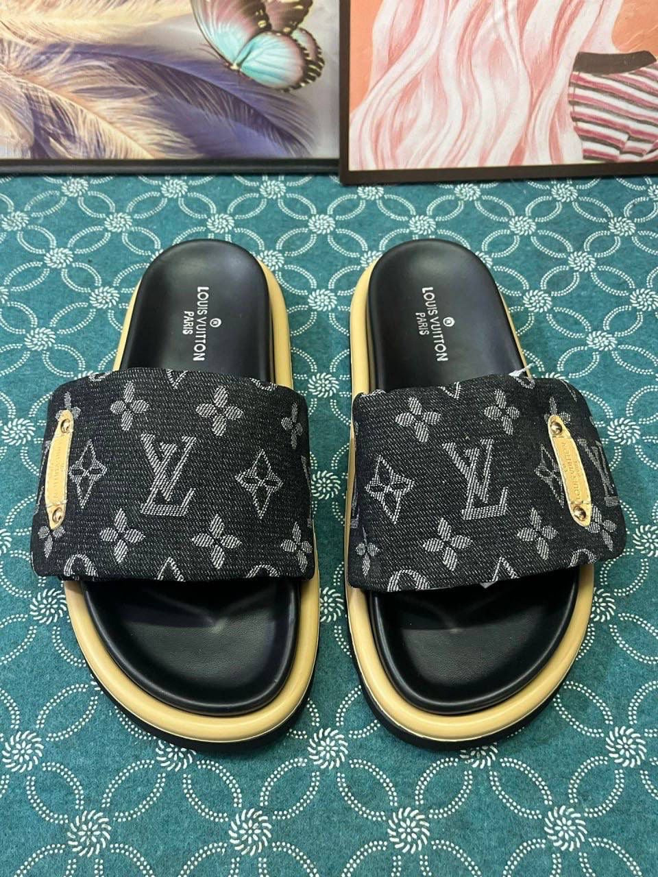 LV sandal sliders