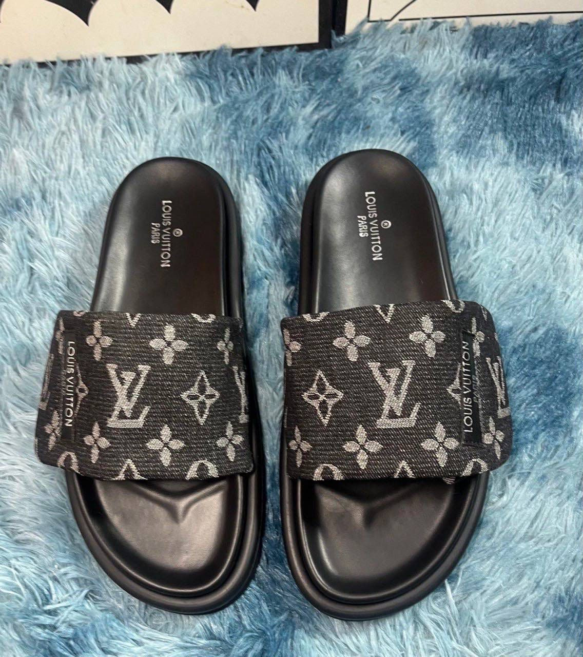 LV sandal sliders