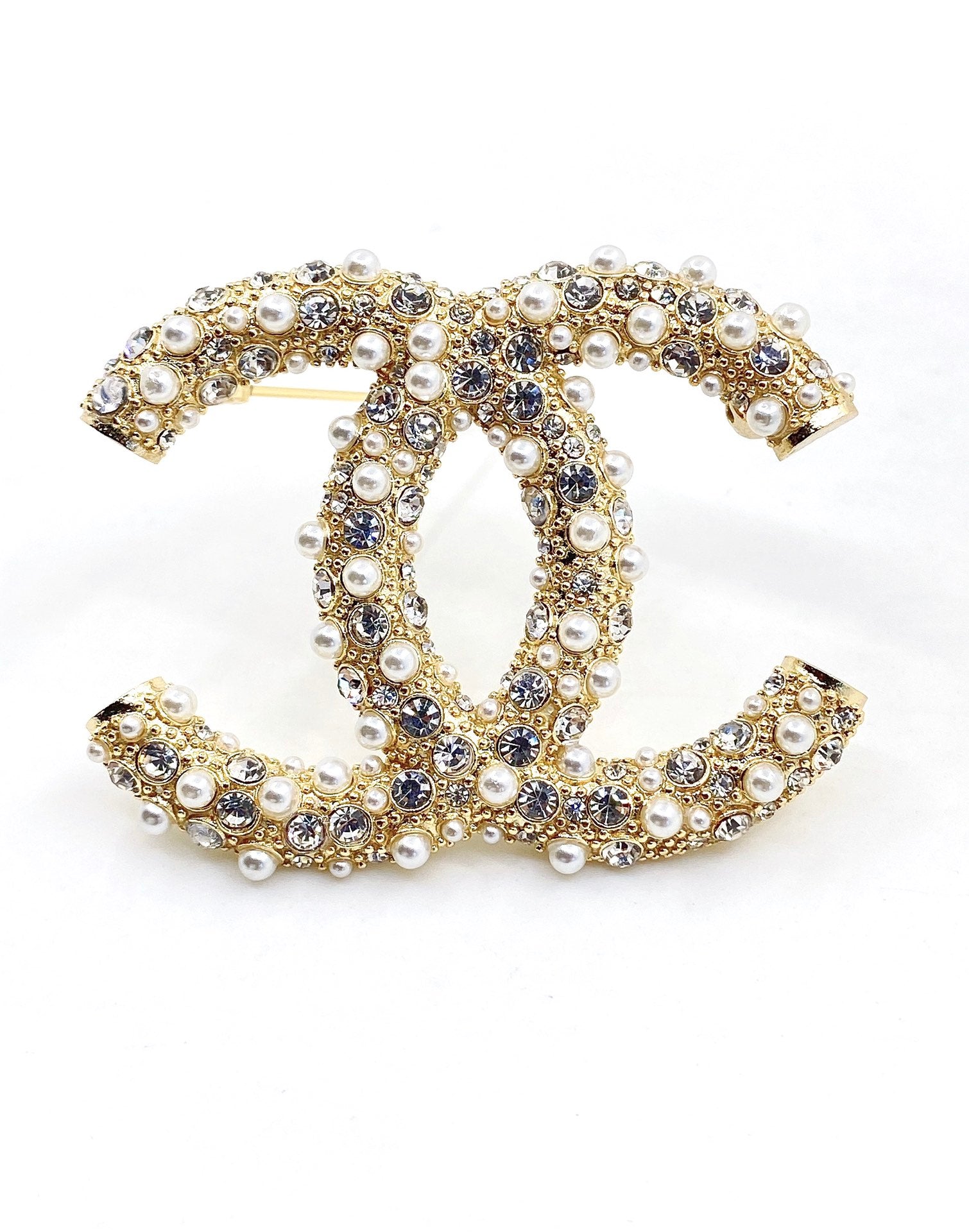 Gold CC pearl & diamond brooche