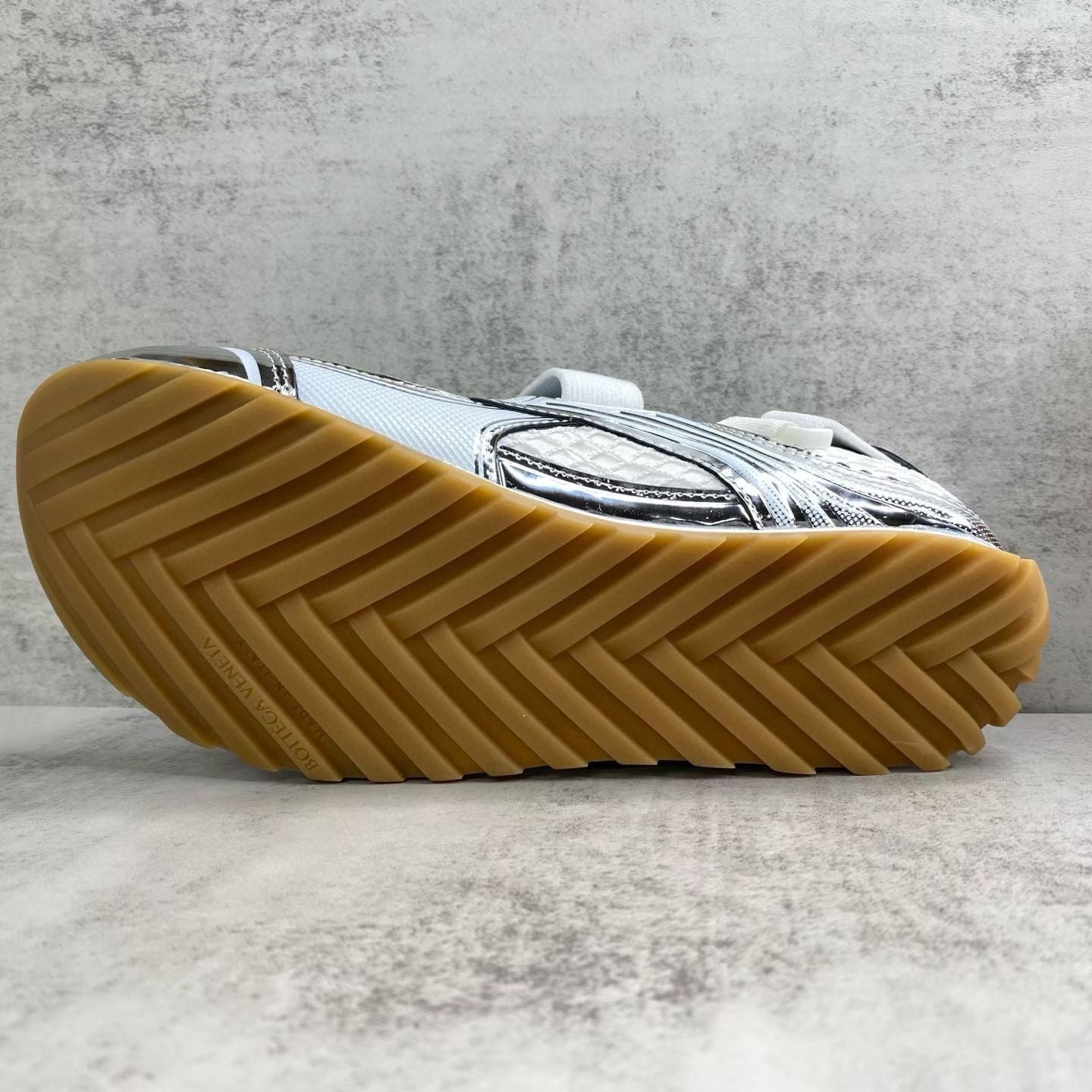 Grey tega Veneta orbit flash
