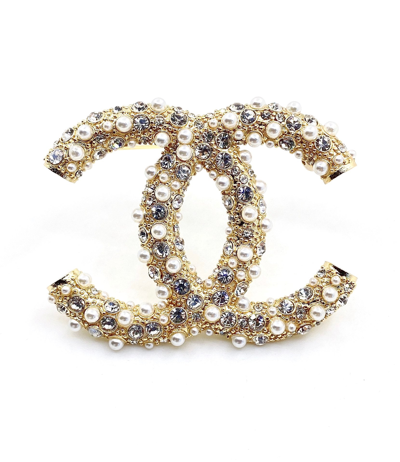 Gold CC pearl & diamond brooche