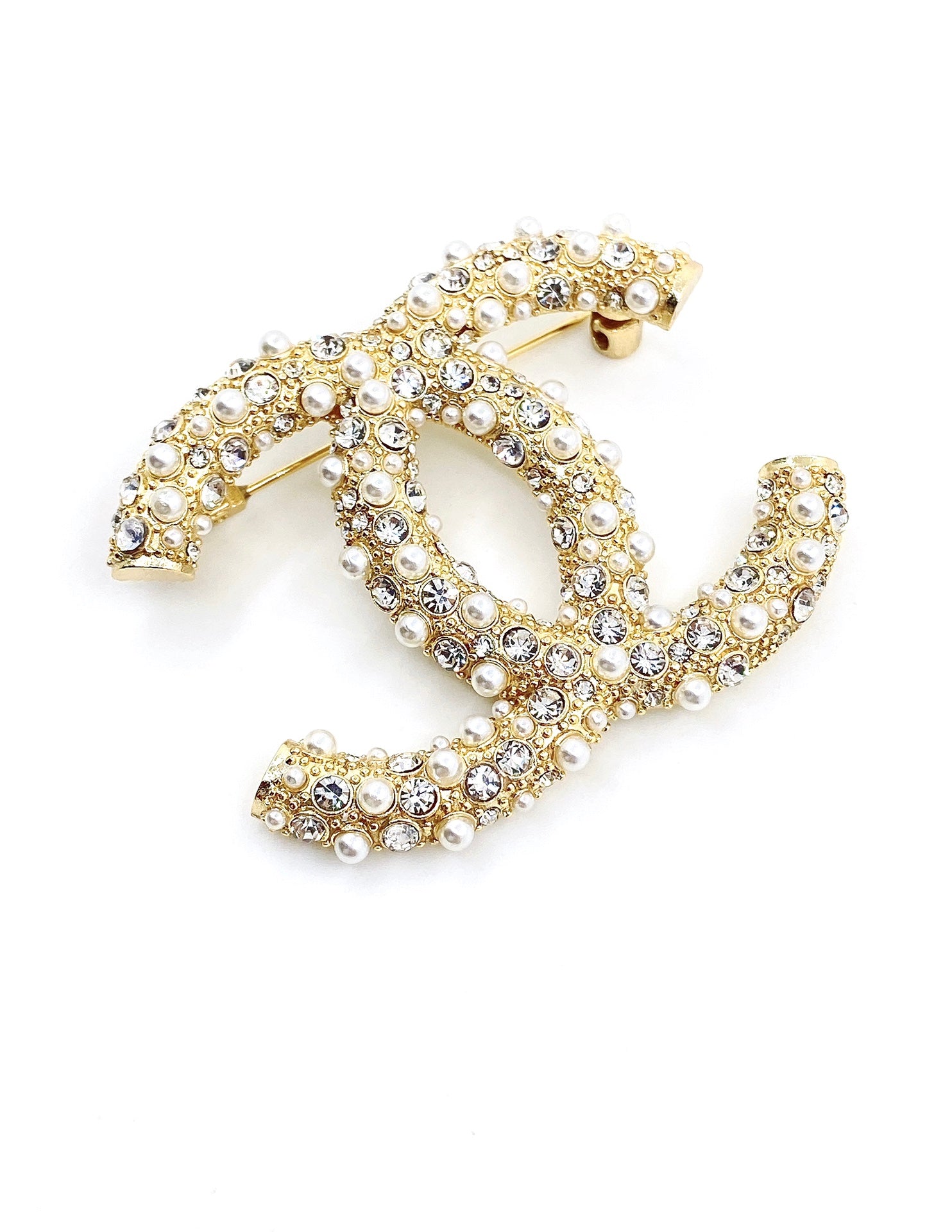 Gold CC pearl & diamond brooche