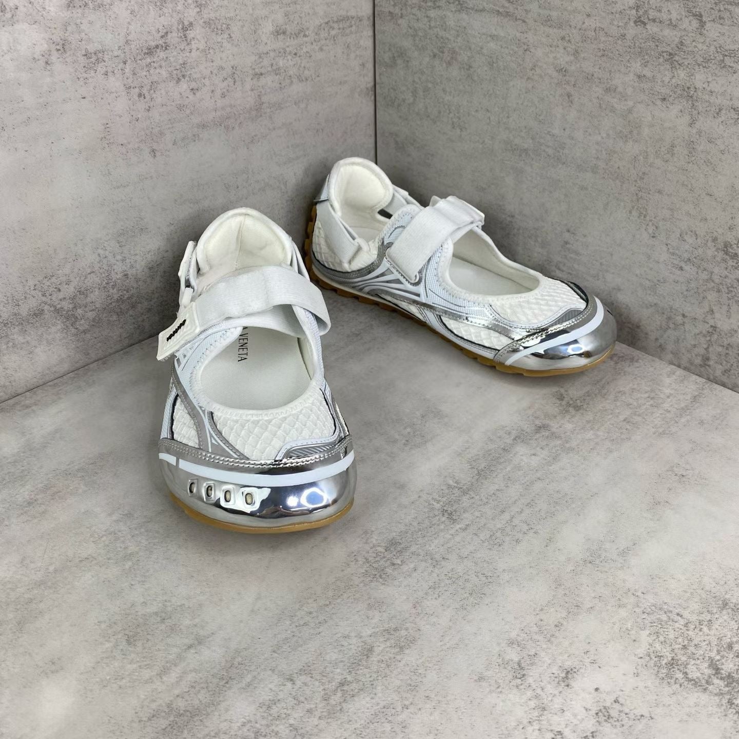 Grey tega Veneta orbit flash