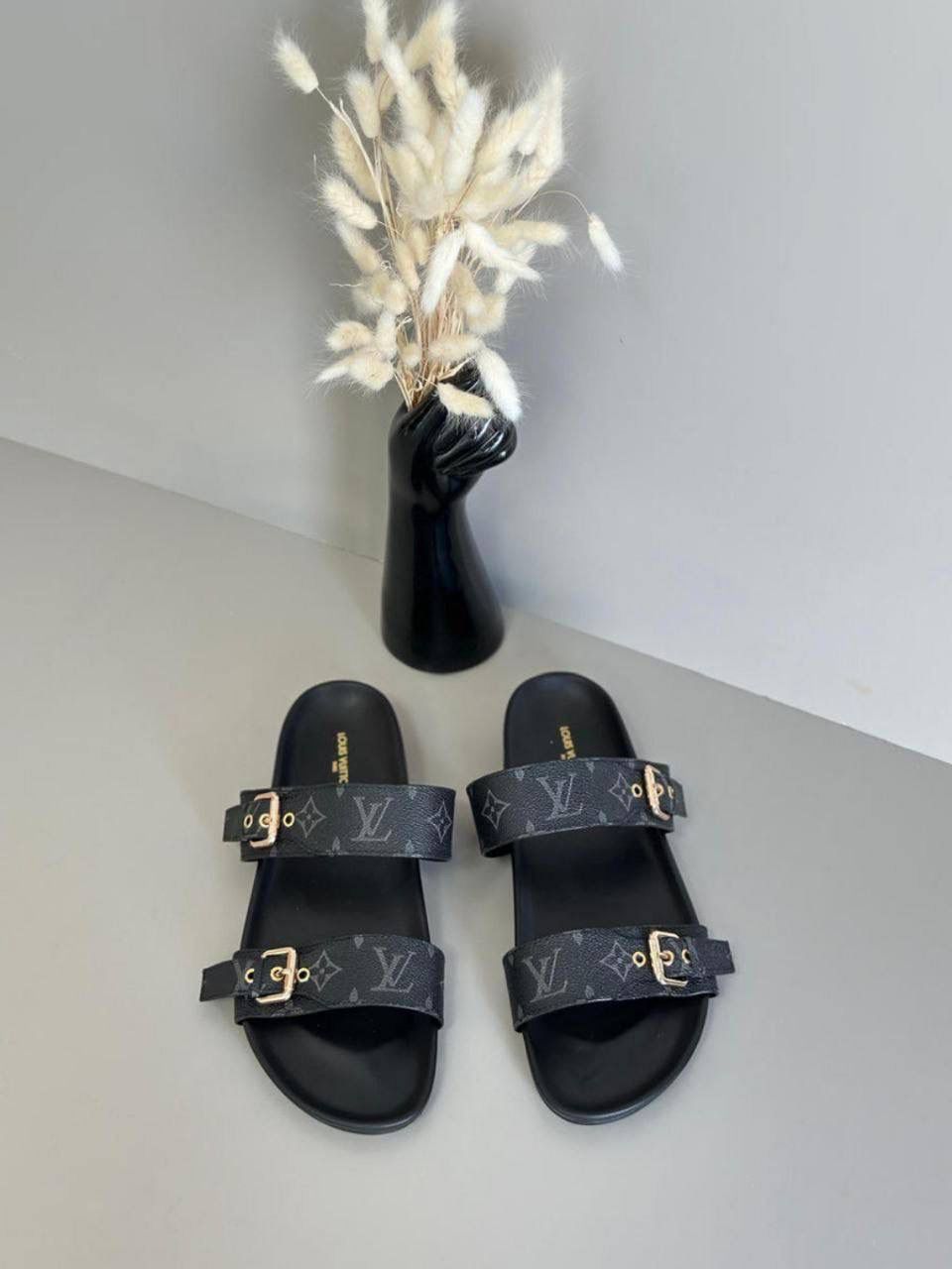 LV black and grey sliders