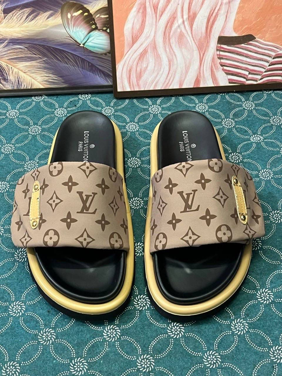 LV sandal sliders