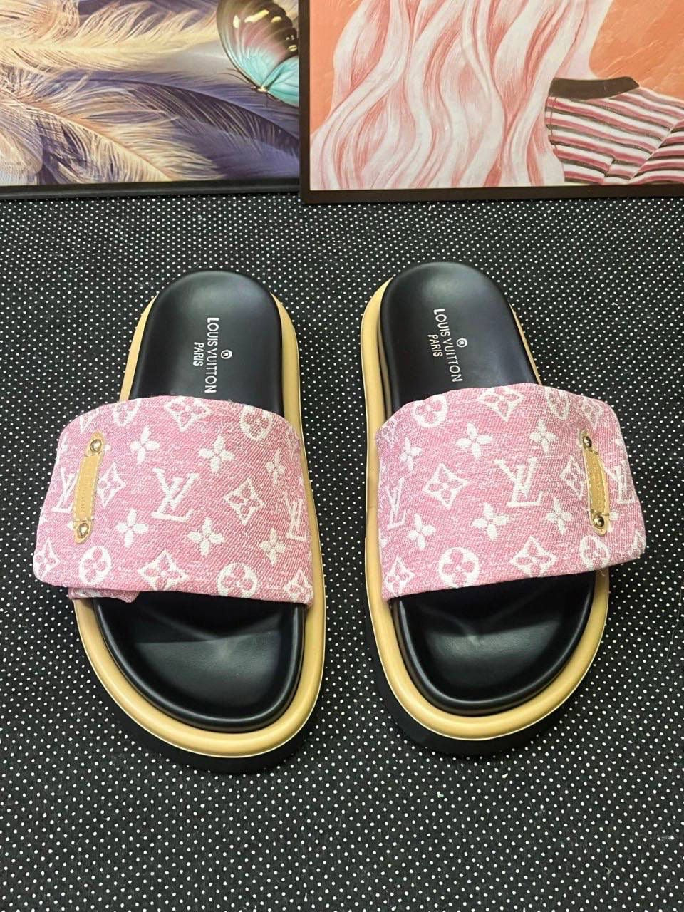 LV sandal sliders