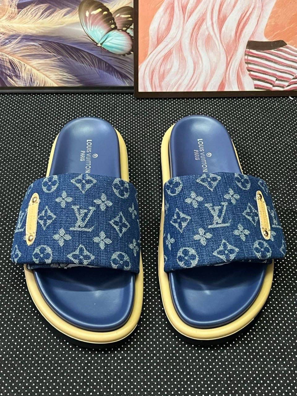 LV sandal sliders
